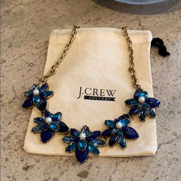 J. Crew Pearl Bee Statement Necklace. - Picture 2 of 6